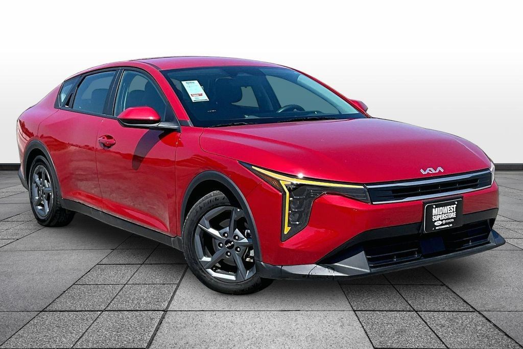 Used 2025 Kia K4 FWD image 2