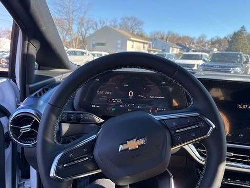 New 2026 Chevrolet Equinox EV LT AWD/4WD image 13