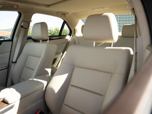 Used 2014 Mercedes-Benz E 350 4MATIC Sedan image 17