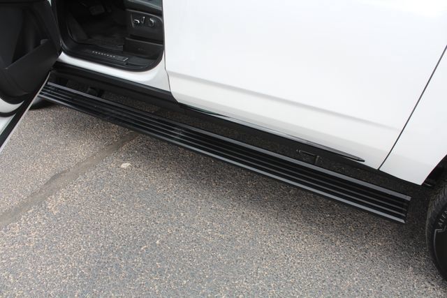 Used 2025 Cadillac Escalade ESV Sport Platinum w/ LPO, Floor Liner Package AWD/4WD image 17
