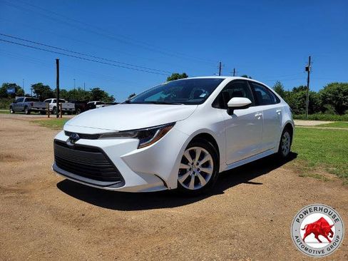Used 2023 Toyota Corolla LE FWD image 1