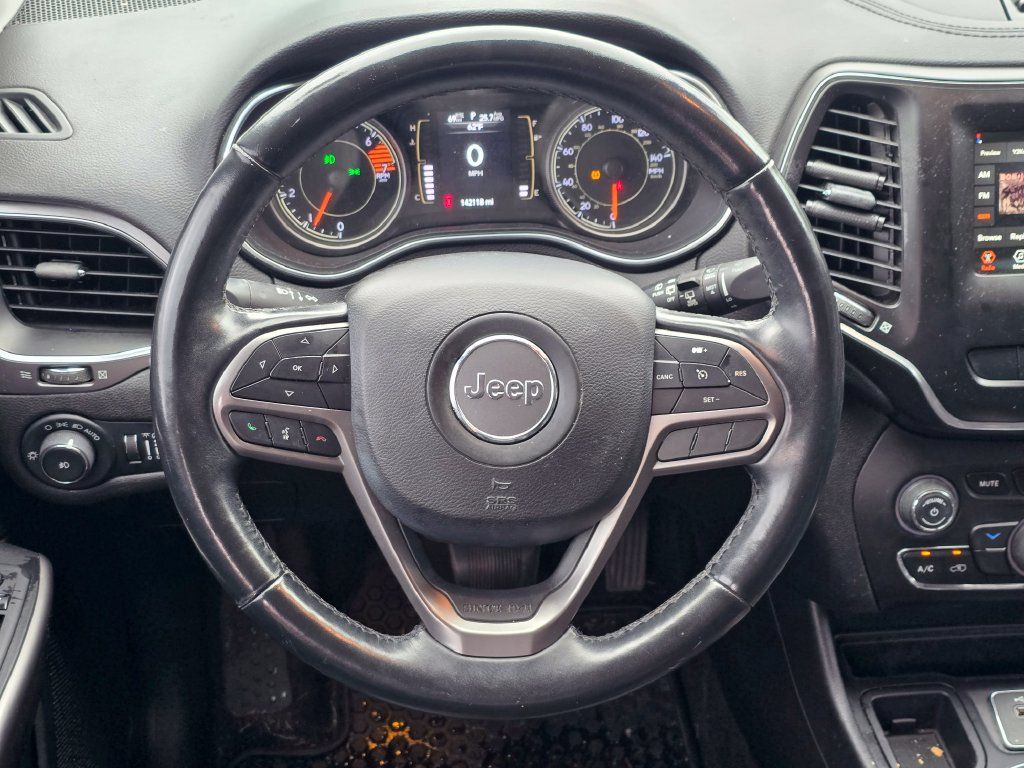 Used 2019 Jeep Cherokee Latitude Plus w/ Cold Weather Group FWD image 8