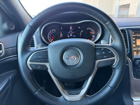 Used 2017 Jeep Grand Cherokee Limited w/ Luxury Group II image 9