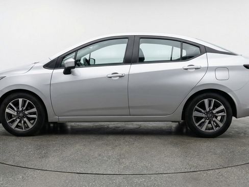 Used 2025 Nissan Versa SV FWD image 5