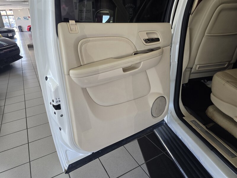 Used 2008 Cadillac Escalade ESV AWD image 11