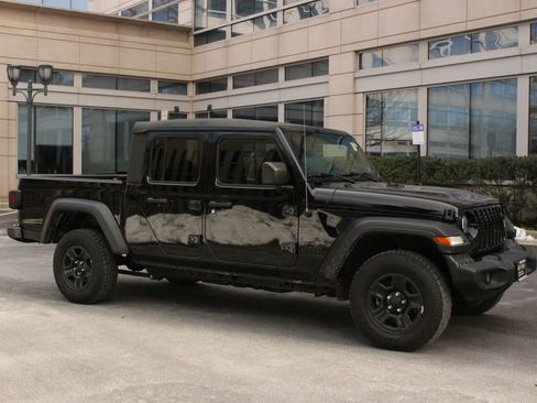 Used 2022 Jeep Gladiator Sport image 2