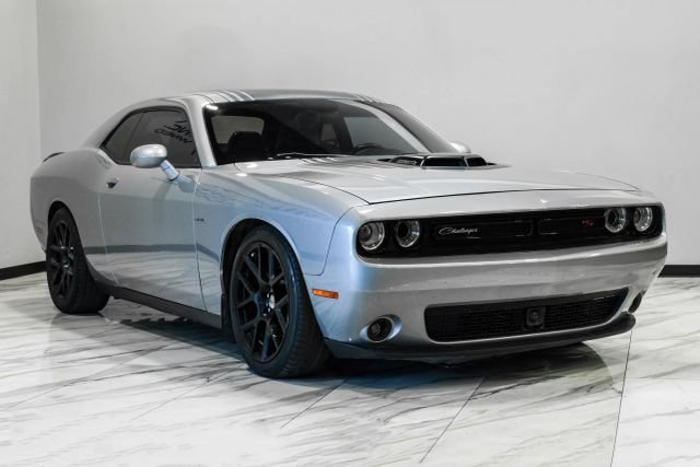 Used 2015 Dodge Challenger R/T Plus RWD image 10