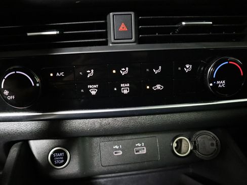 Used 2023 Nissan Rogue S image 40