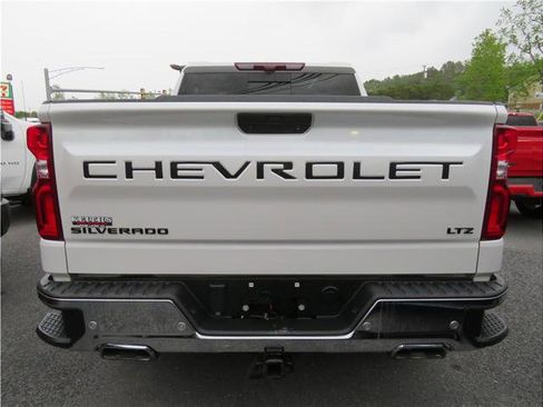 Used 2021 Chevrolet Silverado 1500 LTZ w/ Technology Package AWD/4WD image 16