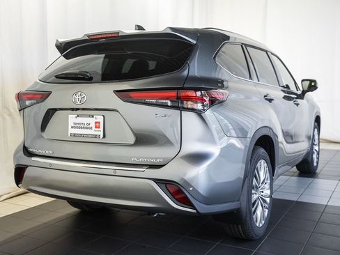 New 2026 Toyota Highlander Platinum AWD/4WD image 4