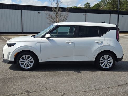 Used 2023 Kia Soul LX image 14