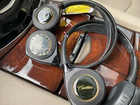 Used 2015 Cadillac Escalade Premium image 30