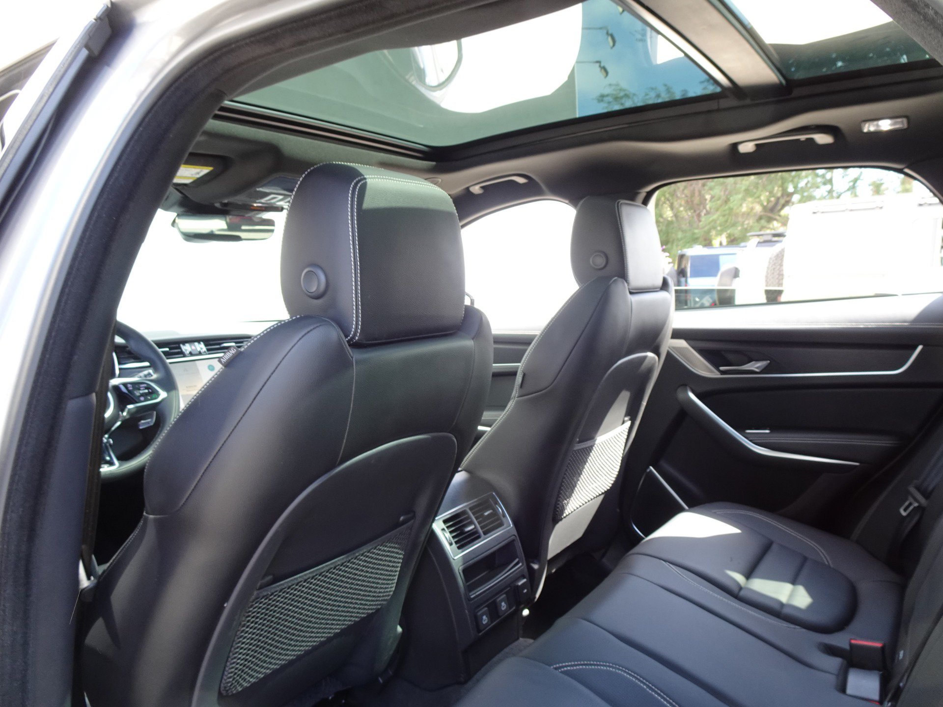 Used 2026 Jaguar F-PACE R-Dynamic S AWD/4WD image 13