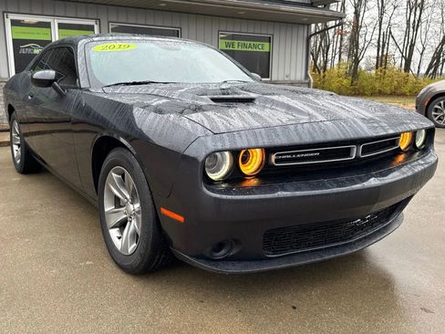 Used 2019 Dodge Challenger SXT image 11