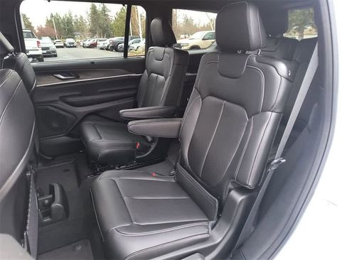 New 2025 Jeep Grand Cherokee L Limited image 23