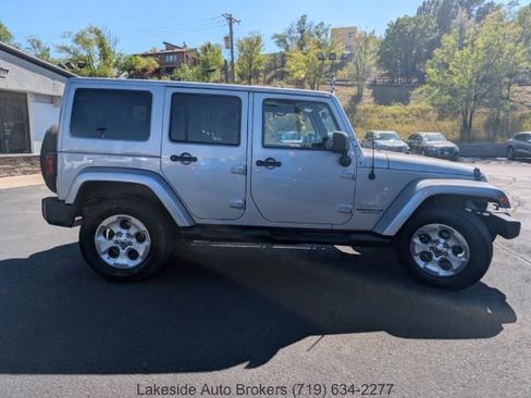 Used 2013 Jeep Wrangler Unlimited Sahara w/ Connectivity Group image 5