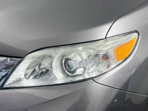 Used 2015 Toyota Sienna XLE Premium image 11