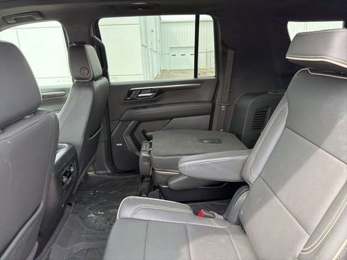 Certified 2025 Chevrolet Suburban Premier w/ Sun And Tow Package image 7