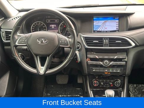 Used 2018 INFINITI QX30 Premium w/ Navigation Package image 19