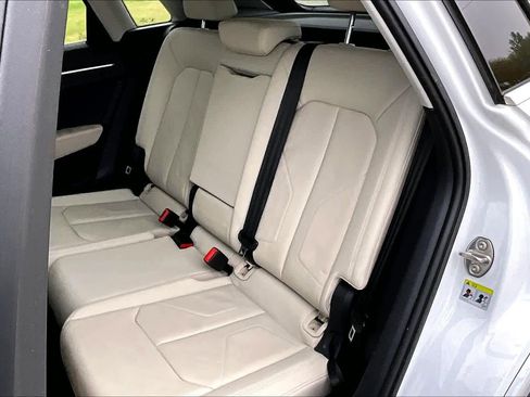 Used 2020 Audi Q3 2.0T Premium Plus w/ Premium Plus Package image 18