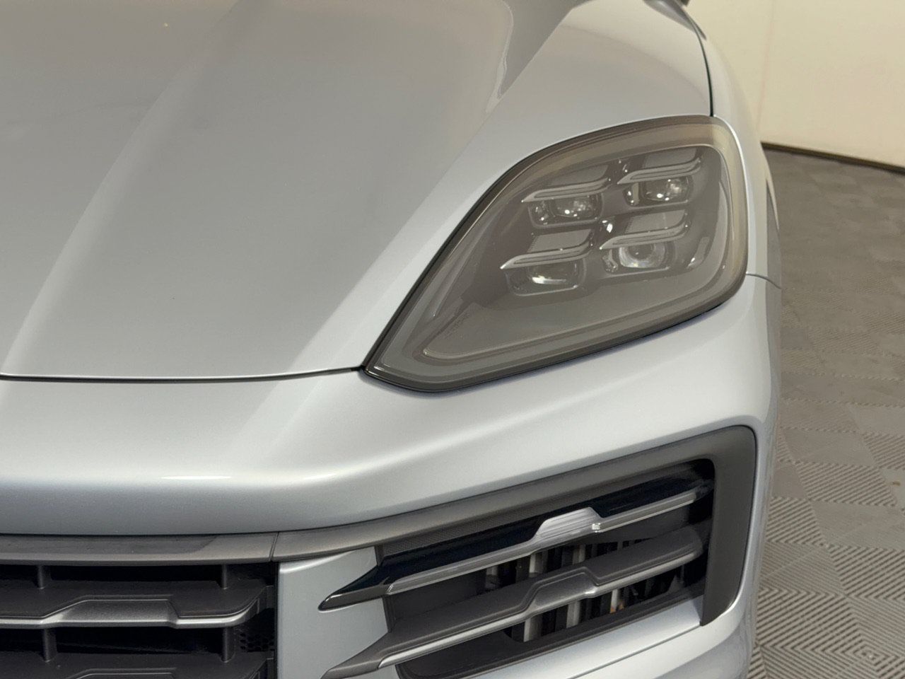 Certified 2024 Porsche Cayenne AWD/4WD image 14