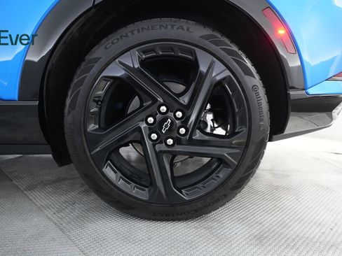 Used 2025 Chevrolet Equinox EV RS w/ LPO, All-Weather Mat Package FWD image 9