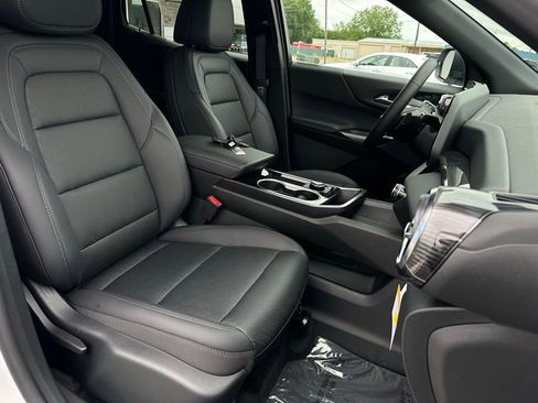 New 2026 Chevrolet Equinox LT w/ Convenience Package II FWD image 17