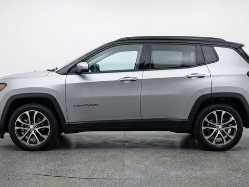 Used 2025 Jeep Compass Trailhawk AWD/4WD image 5