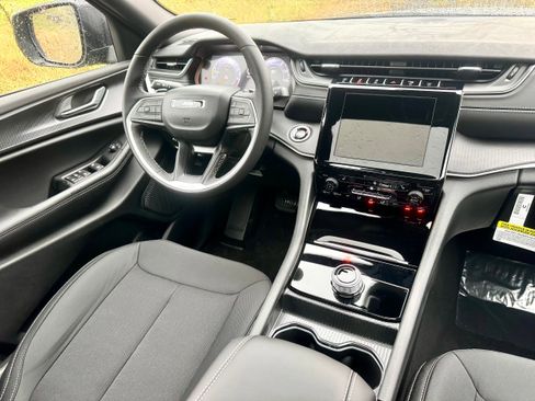 New 2025 Jeep Grand Cherokee Laredo X w/ Luxury Tech Group I image 16