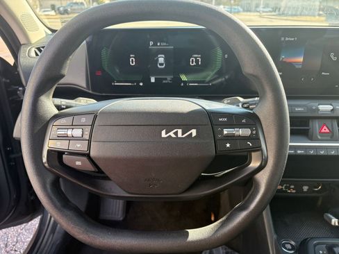 Used 2025 Kia K4 LXS image 27