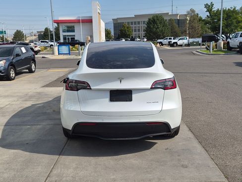 Used 2021 Tesla Model Y Long Range AWD/4WD image 4