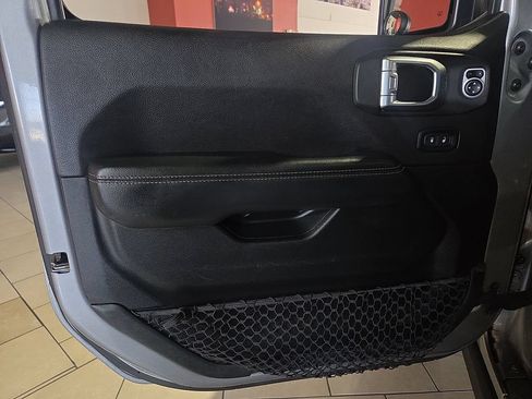 Used 2020 Jeep Wrangler Unlimited Sahara AWD/4WD image 17
