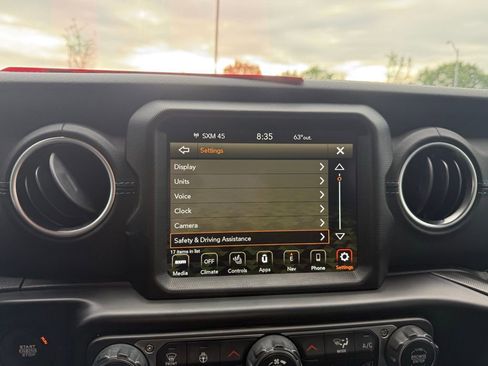 Used 2022 Jeep Wrangler Unlimited Rubicon 4xe w/ Cold Weather Group AWD/4WD image 16