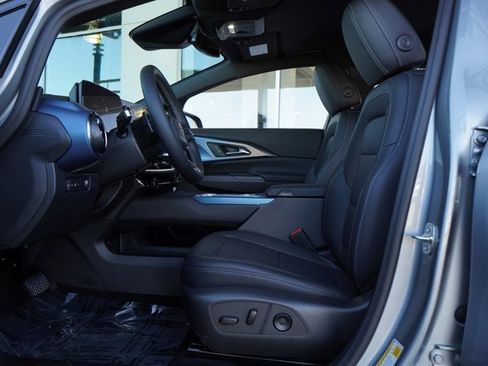 New 2025 Chevrolet Equinox EV LT image 21