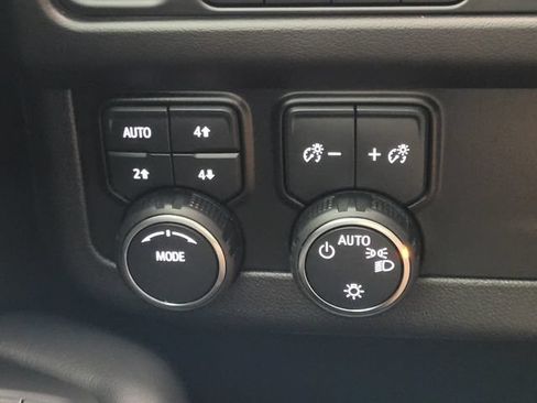 Used 2023 Chevrolet Tahoe Z71 w/ Luxury Package AWD/4WD image 36
