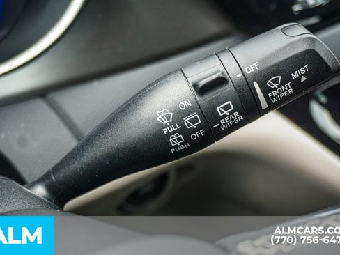 Used 2023 Chrysler Pacifica Touring-L FWD image 34