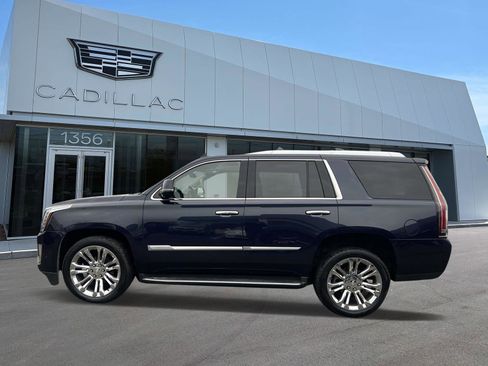 Used 2020 Cadillac Escalade Luxury w/ LPO, Radiant Package image 3