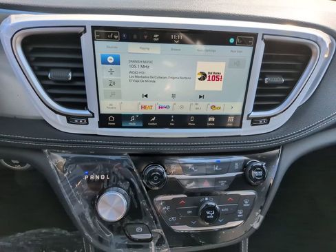 New 2026 Chrysler Pacifica Limited image 28