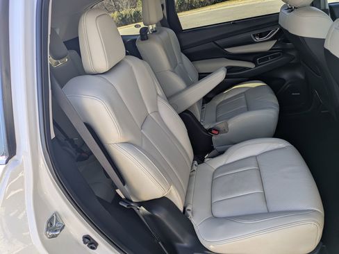 Used 2022 Subaru Ascent Limited w/ Technology Package image 29