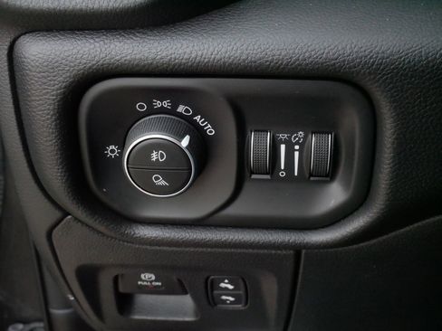 Used 2025 RAM 1500 Laramie w/ Night Edition AWD/4WD image 29