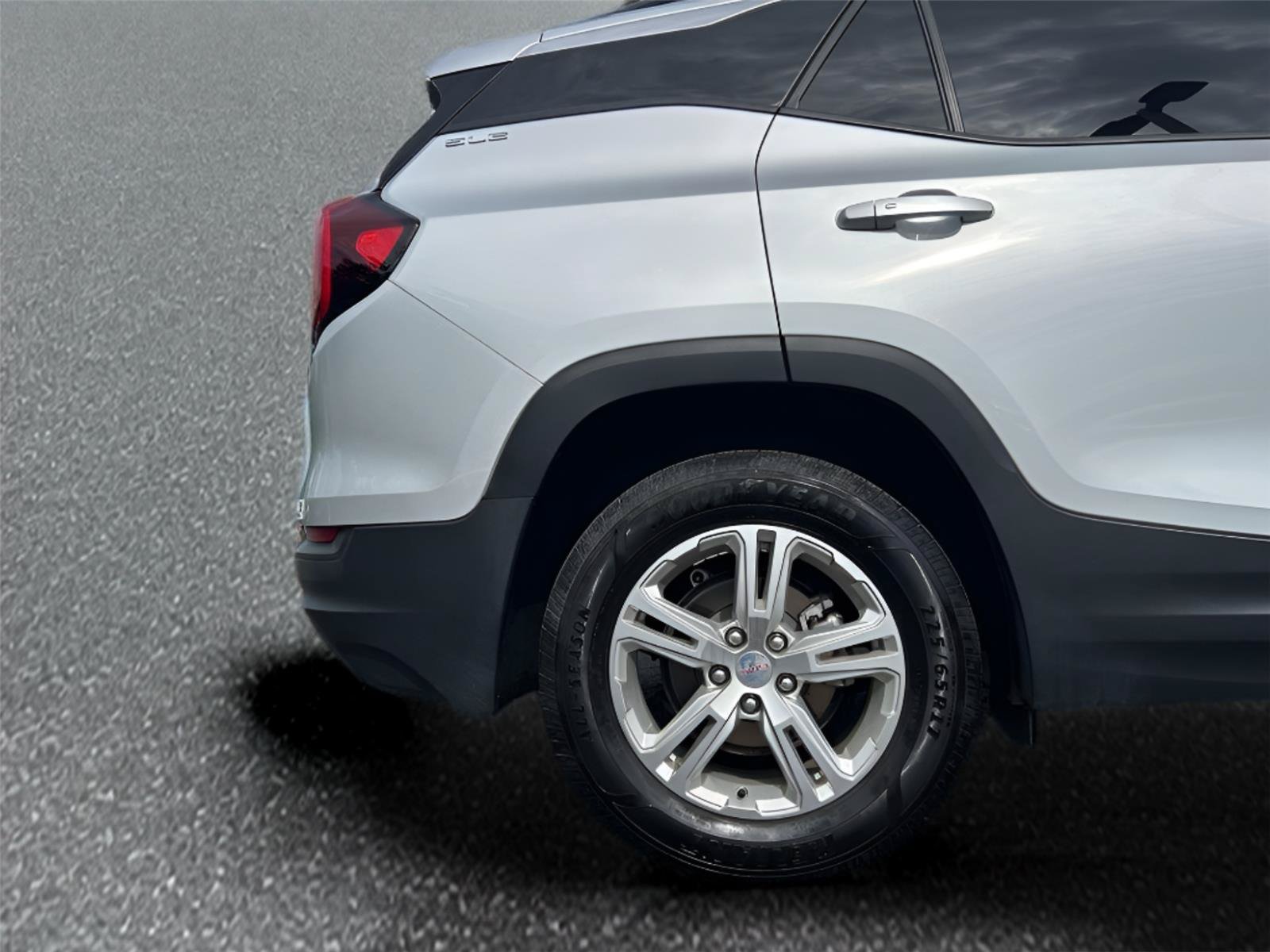 Certified 2022 GMC Terrain SLE w/ Driver Convenience Package FWD image 12