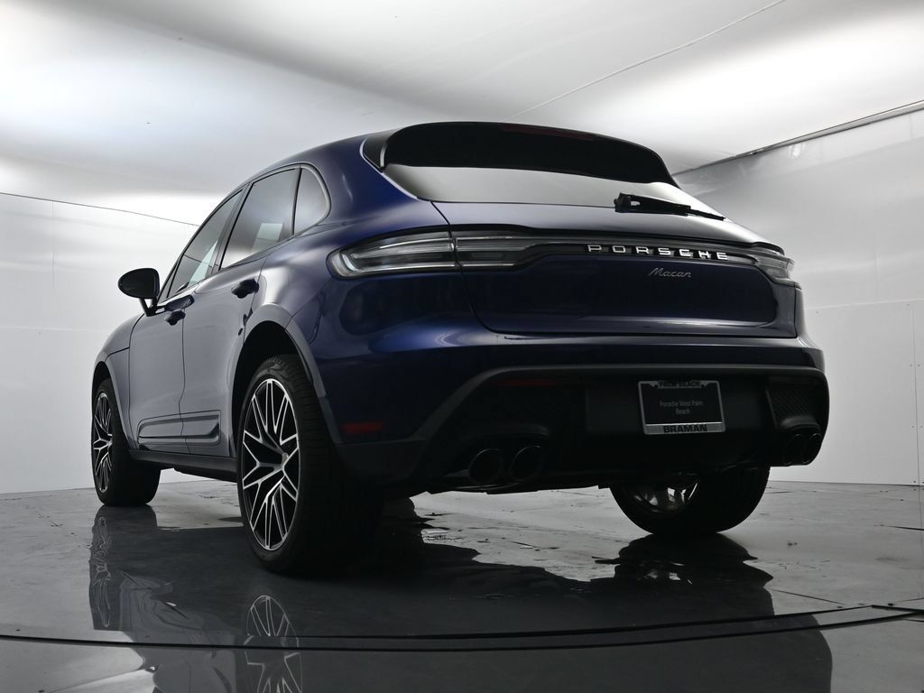 Certified 2025 Porsche Macan AWD/4WD image 49