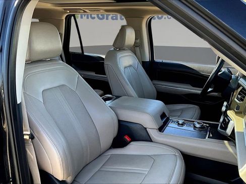 Used 2024 Ford Expedition Limited image 30