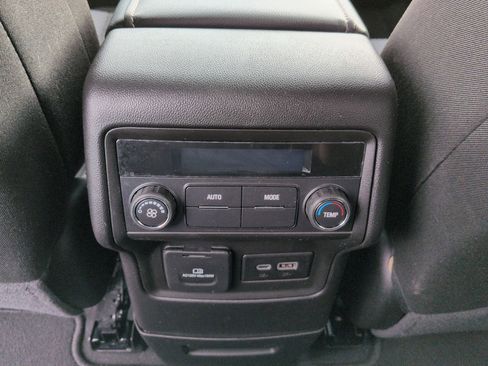 Certified 2023 GMC Acadia SLE w/ Driver Convenience Package image 21