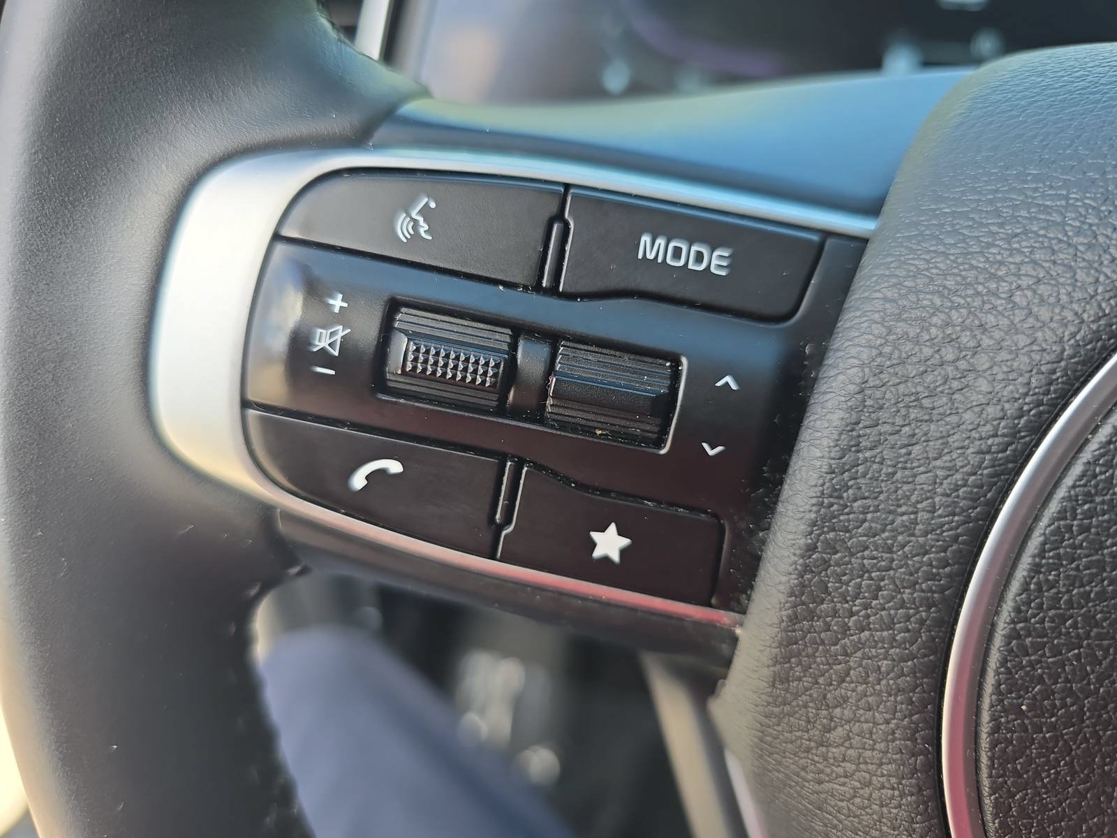 Used 2024 Kia Sportage EX FWD image 16