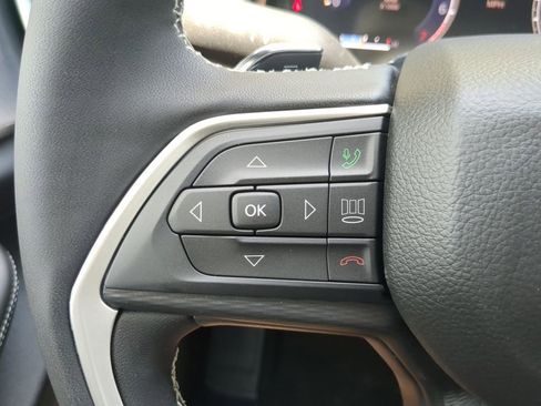 New 2025 Jeep Grand Cherokee Altitude image 10