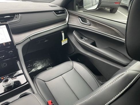 New 2025 Jeep Grand Cherokee L Limited image 37
