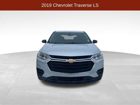 Used 2019 Chevrolet Traverse LS image 2