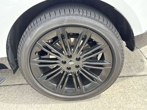 Used 2023 Land Rover Range Rover Long Wheelbase SE image 30