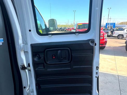 Used 2012 Chevrolet Express 2500 w/ Cold Climate Package image 18